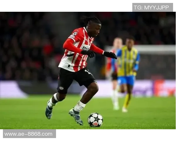 埃因霍温在欧冠赛季中禁区外进球领跑那不勒斯遭遇单场三球重创