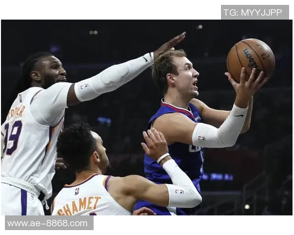 老船长保罗半场表现抢眼9助攻3分1板正负值高达25