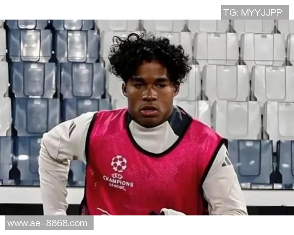 里昂官宣恩德里克租借加盟本泽马现身评论区为其加油助威